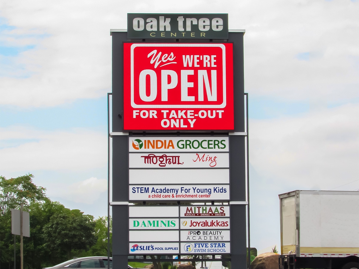 Oak Tree Center; 8mm, 8'4" x 10'3", Edison, NJ